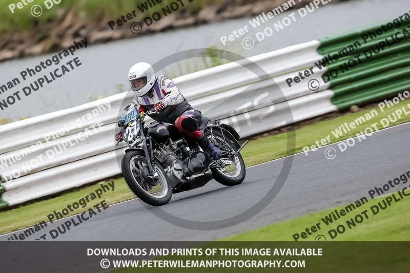 Vintage motorcycle club;eventdigitalimages;mallory park;mallory park trackday photographs;no limits trackdays;peter wileman photography;trackday digital images;trackday photos;vmcc festival 1000 bikes photographs